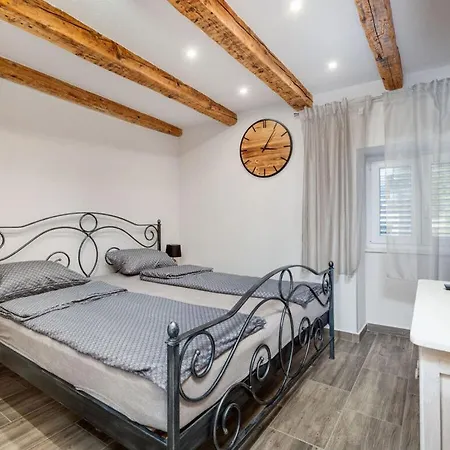 1900 Comfortable Villa