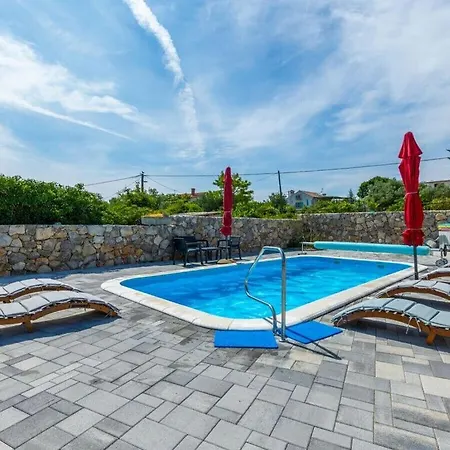 1900 Comfortable Villa *