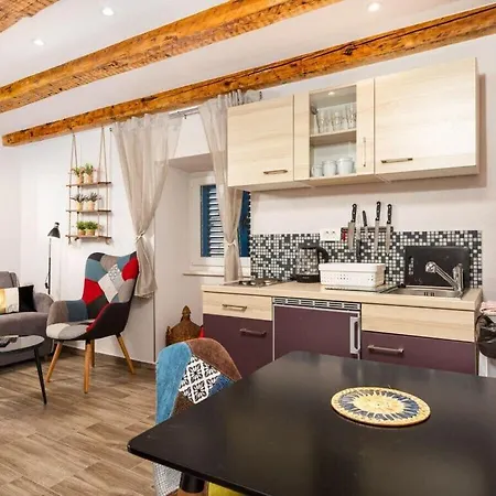 1900 Comfortable Villa
