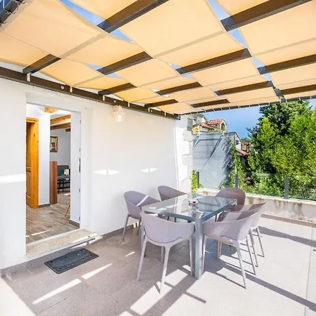 1900 Comfortable Villa *