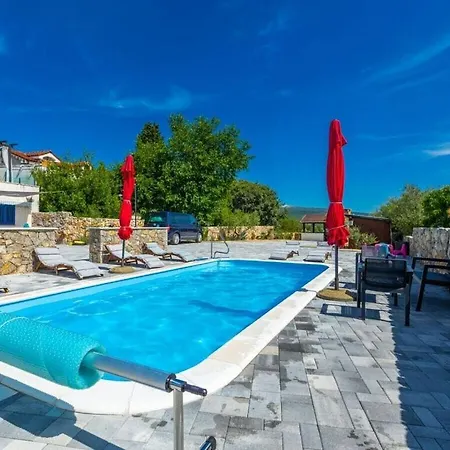 1900 Comfortable Villa *