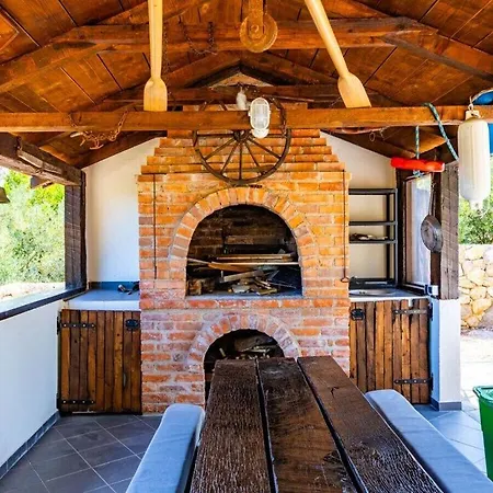 1900 Comfortable Villa *